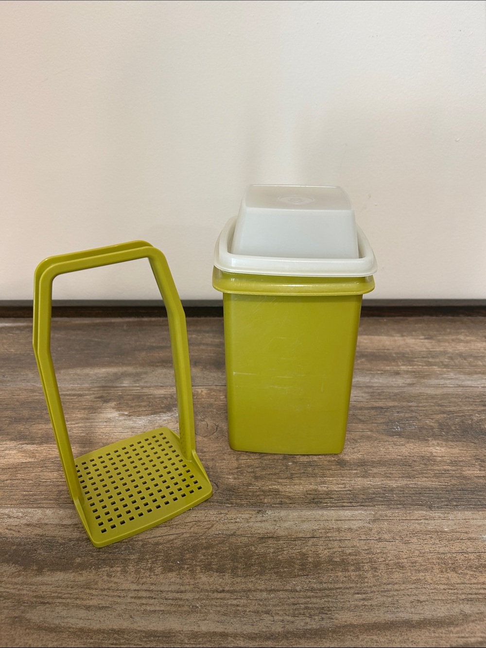 Vintage Tupperware Avocado Green 3 Piece Pickle Keeper w/ Strainer & Lid